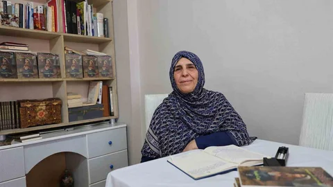 Diyarbakır'da 55 yaşında okuma yazma öğrenip 70 yaşında kitap yazan Naşide Can, hayat hikayesini kaleme aldı.