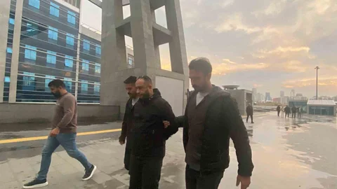 İstanbul'da dolandırıcılık suçundan cezaevinden çıkan avukat, aynı suçlamalarla tekrar yakalandı.