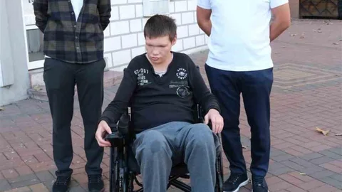 Çaycuma'da cam kemik hastası genç akülü sandalyesine kavuştu
