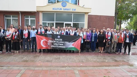 İzmir'de Gazze'nin soykırımı üzerine bir etkinlik gerçekleştirildi