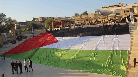 Şanlıurfa'da Filistin Bayrağı ile Protesto Etkinliği