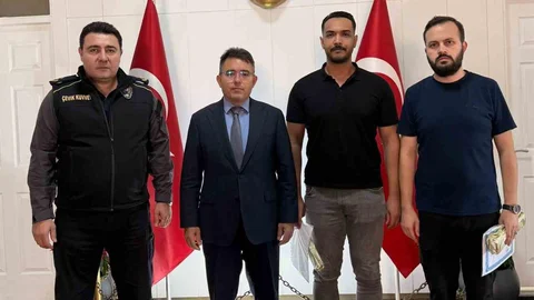 Muğla'nın Marmaris ilçesinde silahlı saldırıyı önleyen polis memurları ödüllendirildi.