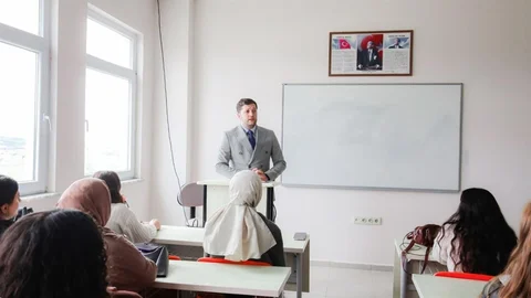 Balıkesir'de Sağlık Öğrencilerine İlk Ders Verildi