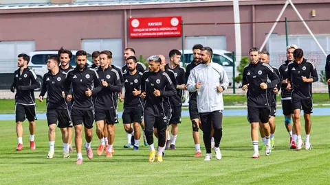 Kayseri'de Erciyes 38 FK, Malatya Yeşilyurtspor maçı hazırlıklarını sürdürüyor.
