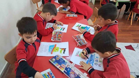 Kayseri'de öğrenciler Filistin için resim yaptı