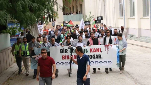 Konya'da NEÜ öğrencileri Gazze için yürüdü
