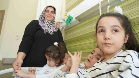 Kayseri'deki üçüzler serebral palsi ile mücadele ediyor