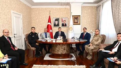 Erzurum'da Vali Çiftçi, Bakan Yerlikaya ve Uraloğlu ile bir toplantı gerçekleştirdi