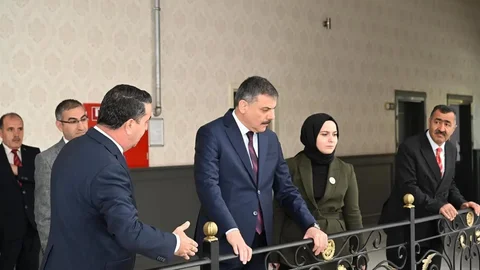 Erzurum'da Vali Çiftçi, Nüfus ve Vatandaşlık Müdürlüğü'nde brifing aldı