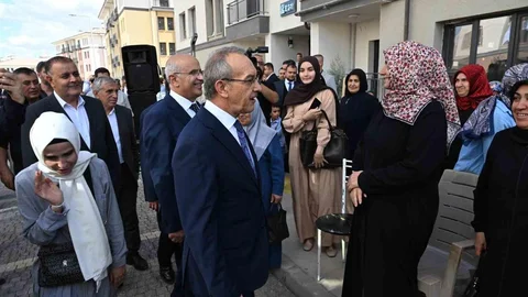 Malatya'da 1.130 konutun anahtarları hak sahiplerine teslim edildi.