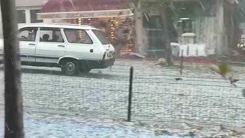 Zonguldak Çaycuma'da dolu yağışı hayatı olumsuz etkiledi