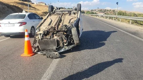 Kovancılar'da otomobil takla attı