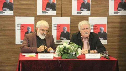 Bursa'da Metin Celal, şiirin estetik değerleri üzerine konuştu.