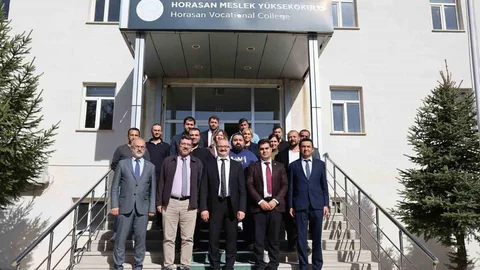 Erzurum’da Rektör Hacımüftüoğlu Horasan MYO'da öğrencilerle buluştu
