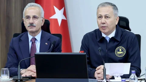 Vali Toros, İçişleri Bakanı Yerlikaya İle Bakan Uraloğlu'nun Düzenlediği Video Konferans Toplantısına Katıldı