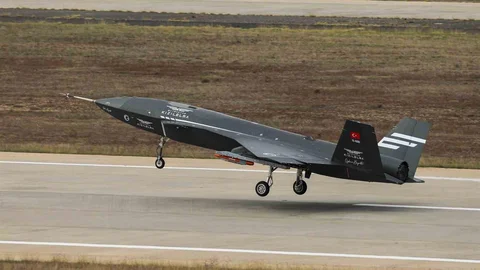 İstanbul'da Bayraktar KIZILELMA'dan başarıyla atış yapıldı