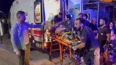 Adıyaman'da otomobil şarampole yuvarlandı, 2 kişi ağır yaralandı