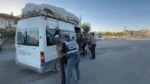 Kayseri'de 22 yıl boyunca aranan cinayet şüphelisi M.K., polis ekipleri tarafından yakalandı.