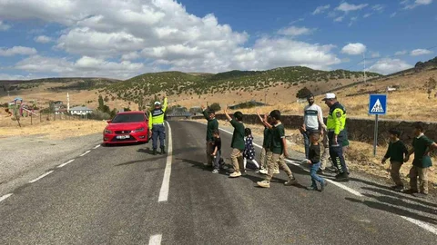 Bingöl'de öğrencilere trafik eğitimi verildi