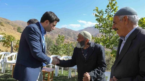 Bingöl'ün Genç ilçesinde Kaymakam Muhammet Güzel, vatandaşlarla bir araya geldi.