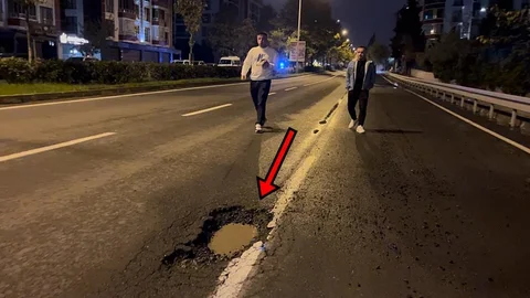 Çorlu'da çukura dalan otomobilde maddi hasar oluştu