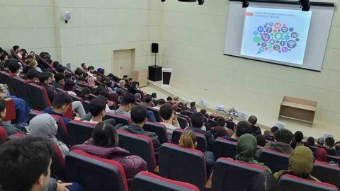 Erzurum'da Gençlik Güvenli Geleceğe Projesi Semineri