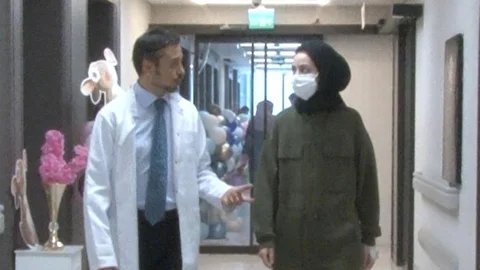 İstanbul'da bir kadında diyetle geçeceği düşünülen karın şişliği sonucu 5 kiloluk kist tespit edildi.