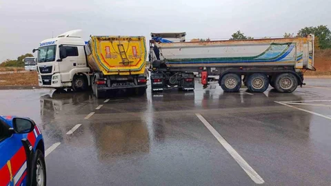 Bilecik'te Tır Çarpışması