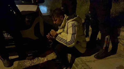 Eskişehir'de polisten kaçan ehliyetsiz sürücü ve babasına toplam 57 bin TL ceza kesildi.