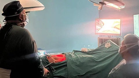 Adıyaman'da Kahta Devlet Hastanesi'nde TAPP kasık fıtığı ameliyatı ilk kez gerçekleştirildi.