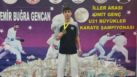 Çayırova'dan Bursa'ya dönen karateciler, 3 madalya ile büyük bir başarıya imza attı.