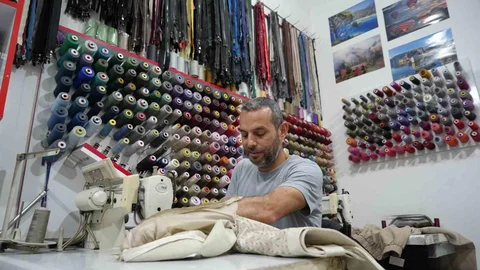 Kocaeli İzmit'te terzilik yapan Halil İbrahim Öztürk, 10 yıldır çırak bulamıyor.