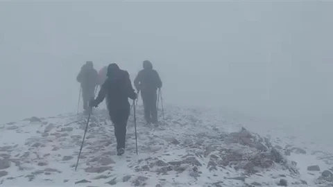 Bursa'da Uludağ'da yılın ilk karı kutlandı