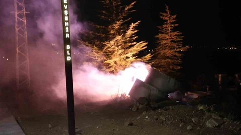 Nevşehir'de kısa devre yapan elektrik kablosu alev aldı