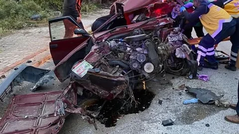 Denizli'de direğe çarpan Fiat Tofaş otomobilin sürücüsü ağır yaralandı