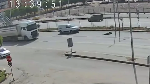 Balıkesir'de Yaşlı Adam Kamyonet Çarpması Sonucu Yaralandı