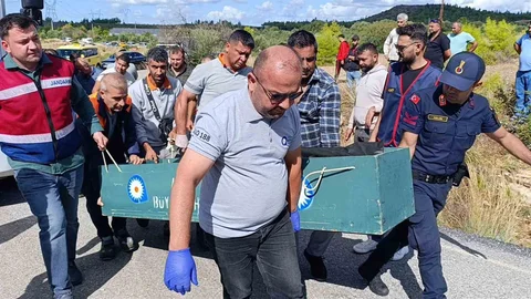 Antalya'da çöp kamyonunda meydana gelen cinayette, Gökhan M. mesai arkadaşı Mehmet Özkaynak'ı boğazından bıçaklayarak hayatına son verdi.