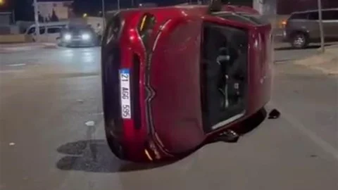 Diyarbakır'da araç takla attı
