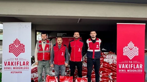 Kütahya'da sahipsiz hayvanlara mama desteği sağlandı