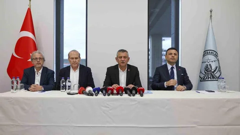 İstanbul'da Özgür Özel, Gazze yönetiminde Filistinlilerin söz sahibi olması gerektiğini vurguladı.