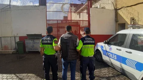 Aydın'da aranan şahıs otoyol jandarmasına yakalandı