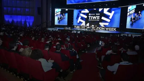 İstanbul'da Gençler Yenilikçi Projelerini Sergiledi