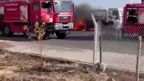 Diyarbakır'da alev alan kamyon kullanılamaz hale geldi