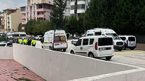 Bilecik'te adliye çıkışı kavga yaşandı, 4 kişi yaralandı.