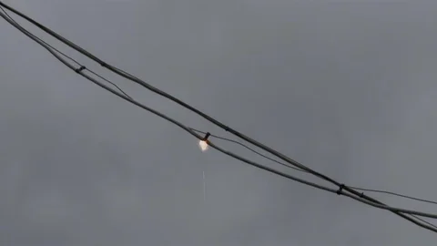 Düzce'de kablolardan çıkan kıvılcım itfaiye ekiplerini harekete geçirdi