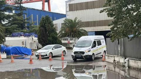 Tuzla'da gemi kazasında hayatını kaybeden işçi Adli Tıp'a kaldırıldı
