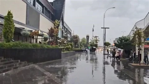 Elazığ'da fırtına ve sağanak yağış