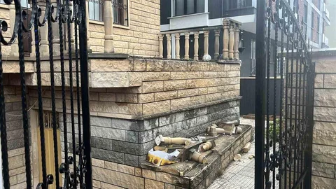 Kocaeli Gebze'de Betondan Korkuluk Düştü