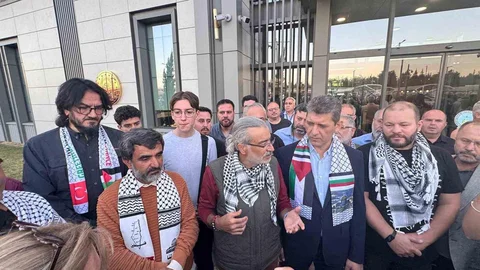 Antalya'dan yola çıkan 2 aktivist İsrail'den döndü