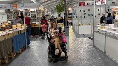 Kocaeli'de Engelsiz Taksi ile Yazar Sena Fuarı Ziyaret Ediyor